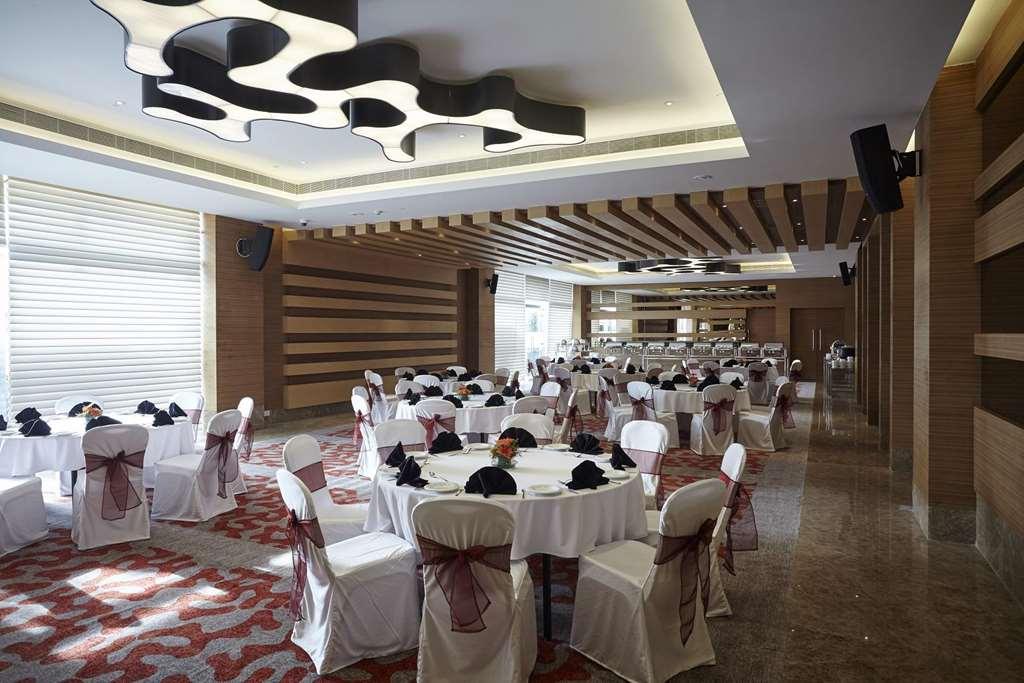 Hotel Turyaa Chennai - Omr It Expressway Restaurant foto
